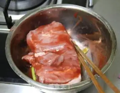 Make Honey sauce and roast meat step 1
