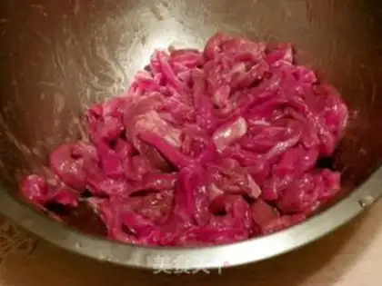Make Wine and gin and mushroom beef step 0