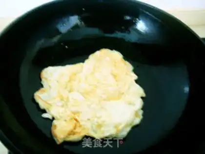 Make Garlic fried eggs step 3