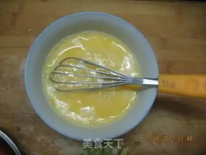Make Tomato fried eggs step 1
