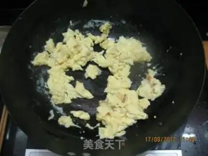 Make Tomato fried eggs step 3