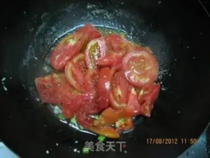 Make Tomato fried eggs step 5