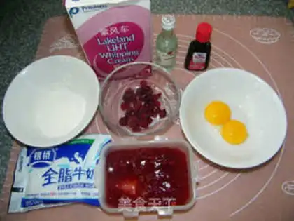 Make rum strawberry ice cream step 0