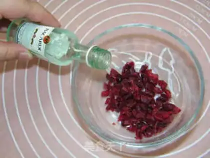 Make rum strawberry ice cream step 2