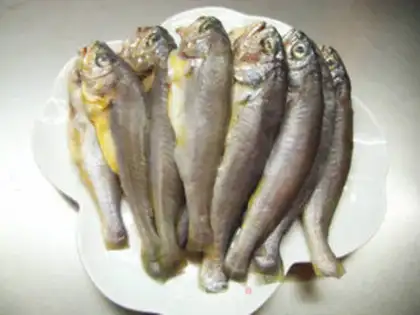 Make Dry-burned yellow fish step 0
