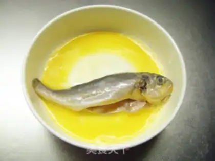 Make Dry-burned yellow fish step 1