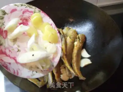 Make Dry-burned yellow fish step 7