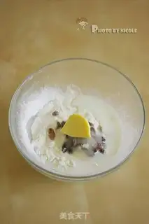 Make Traditional raisin scon step 1