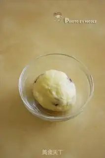 Make Traditional raisin scon step 2
