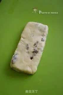 Make Traditional raisin scon step 3