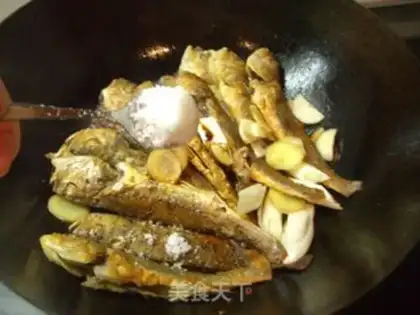 Make Dry-burned yellow fish step 11