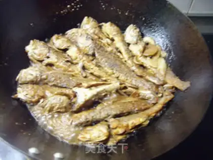 Make Dry-burned yellow fish step 15