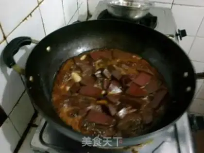 Make Red burning of pig blood step 2
