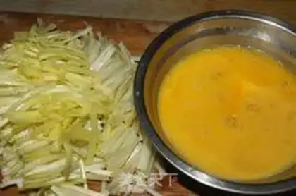 Make Sour eggs step 1