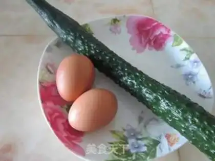 Make Homemade cucumber fried eggs step 0
