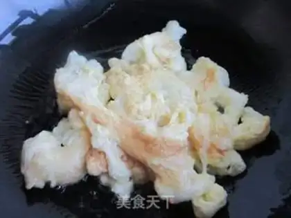 Make Homemade cucumber fried eggs step 4