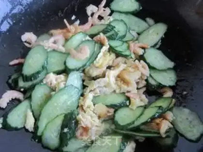Make Homemade cucumber fried eggs step 9