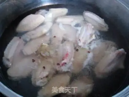 Make Five fragrance chicken wings step 0