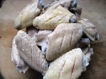 Make Five fragrance chicken wings step 1