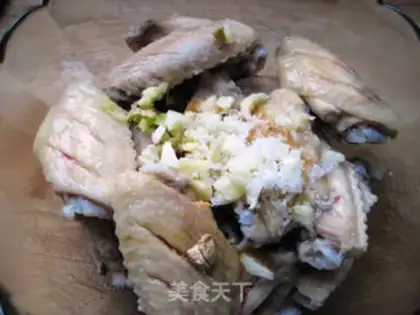 Make Five fragrance chicken wings step 2