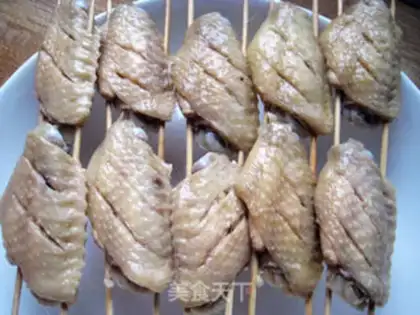 Make Five fragrance chicken wings step 4