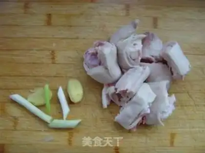 Make Peanut pig hoof soup step 0