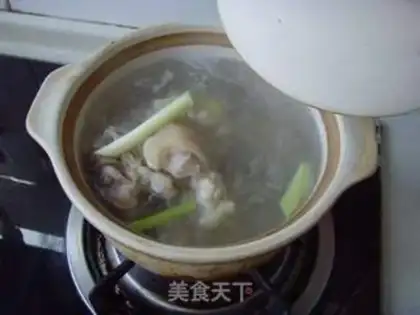 Make Peanut pig hoof soup step 4