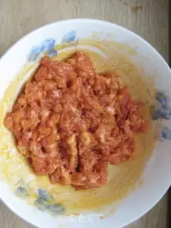 Make Onion meat pizza step 1