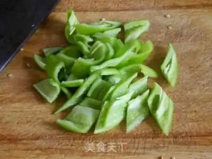 Make Fried egg pepper fried meat step 0