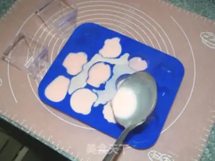 Make Strawberry cartoon pudding step 5