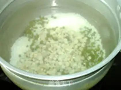 Make Green bean rice congee step 3