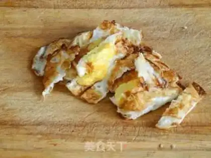Make Fried egg pepper fried meat step 3