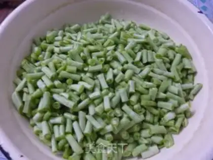 Make Homemade sour beans step 1