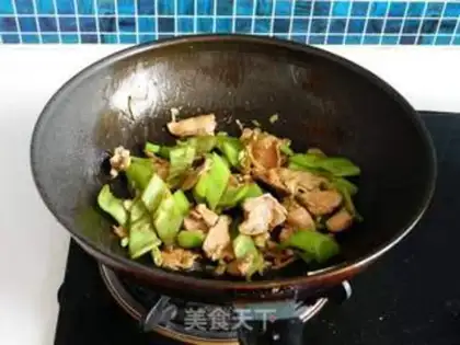 Make Fried egg pepper fried meat step 8
