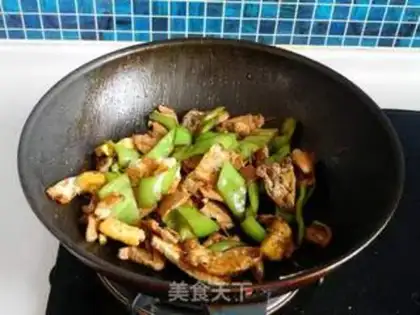Make Fried egg pepper fried meat step 10