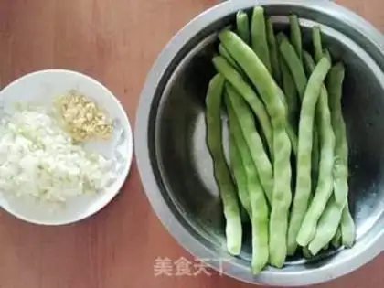 Make Spicy pork chops and bean dumplings step 1
