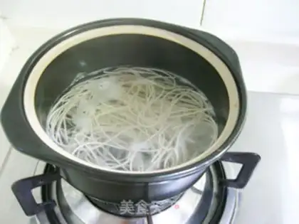 Make Noodle soup step 1