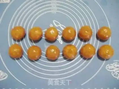 Make White Lotus broad moon cake step 4