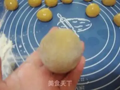 Make White Lotus broad moon cake step 6