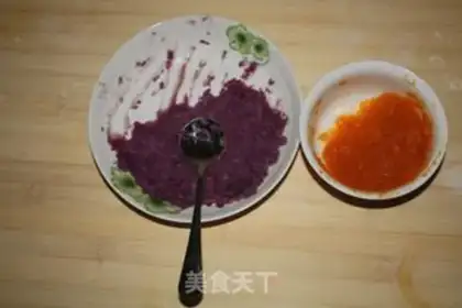 Make Colored rose rolls step 2