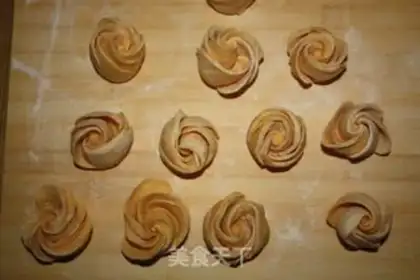 Make Colored rose rolls step 15