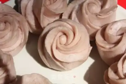 Make Colored rose rolls step 21