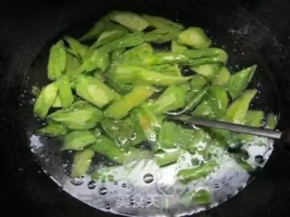 Make Bitter eggs step 1