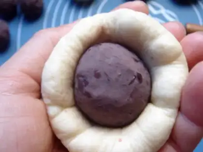 Make Red-beans-shaped bread step 5
