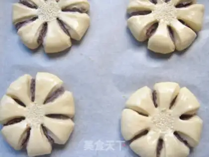 Make Red-beans-shaped bread step 11