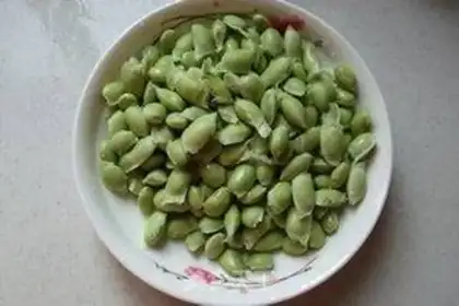 Make Bean pickles and fried meat step 1