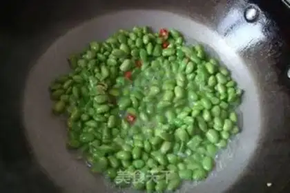 Make Bean pickles and fried meat step 5