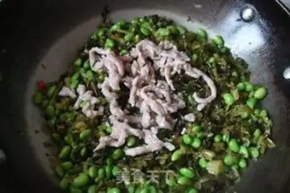 Make Bean pickles and fried meat step 7