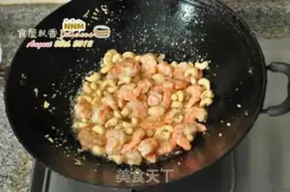 Make Cashew shrimp for food step 1