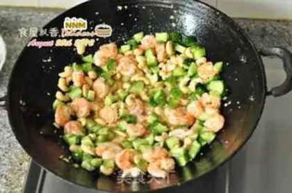 Make Cashew shrimp for food step 2